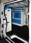 Vista dal portellone laterale del NV250 con il modulo Syncro Ultra e la barra fermacarico