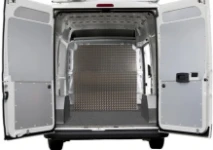 Furgone con protezioni interne complete