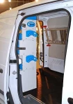 Vista dal portellone laterale del NV250 con il modulo Syncro Ultra e la barra fermacarico