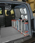 Ganci portascala e tasche portaoggetti sul lato destro del Renault Kangoo