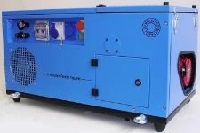 Generatore da 5 Kva e compressore 320 litri al minuto.