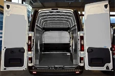 Mercedes Sprinter con pianale e rivestimenti interni Syncro System