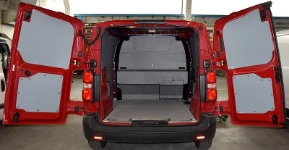 Mercedes Sprinter con pianale e rivestimenti interni Syncro System
