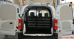 Mercedes Sprinter con pianale e rivestimenti interni Syncro System