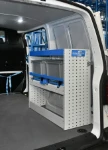 Modulo destro dell'allestimento Syncro Ultra nel NV250, con pannello portautensili e cassettiera