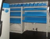 Vista dal portellone laterale del NV250 con il modulo Syncro Ultra e la barra fermacarico