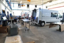 Officina montaggi scaffali per furgoni a Cassola (VI)
