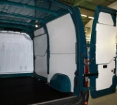 Pannellatura in lamiera preverniciata e rivestimenti in legno marmato per Jumpy