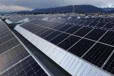 Pannelli fotovoltaici sopra il capannone Francom