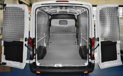 Vista d'insieme dell'allestimento Syncro Ultra nel vano di carico del NV250