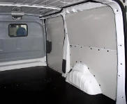 Rivestimento lato sinistro del Dacia Dokker con copriruota in alluminio mandorlato