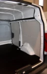 Rivestimento lato sinistro del Dacia Dokker con copriruota in alluminio mandorlato