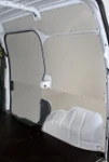 Rivestimento lato sinistro del Dacia Dokker con copriruota in alluminio mandorlato