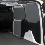 Rivestimento lato sinistro del Dacia Dokker con copriruota in alluminio mandorlato