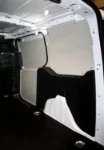 Rivestimento lato sinistro del Dacia Dokker con copriruota in alluminio mandorlato