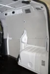 Rivestimento lato sinistro del Dacia Dokker con copriruota in alluminio mandorlato