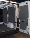 Rivestimento lato sinistro del Dacia Dokker con copriruota in alluminio mandorlato