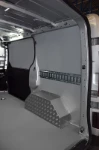 Rivestimento lato sinistro del Dacia Dokker con copriruota in alluminio mandorlato