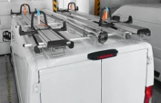 Portascale e portatubi sul tetto di Jumper per antennista