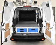 01_Ford Connect con cassettiera sottopavimento e sistemi di trasporto sul tetto 