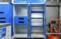 03_Interno degli armadi per furgoni allestiti su misura a bordo di Ducato L3 H2