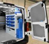 03_Parete destra Movano con vassoi fermavaligette e portamorsa