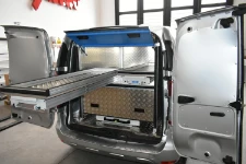 03_Slitta portacofano per furgone Syncro System estratta