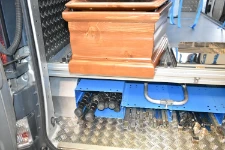 03_Slitta portacofano su secondo pianale montato su Trafic Renault 