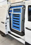 04_Cassetti metallici con tappetino antiscivolo accessibili da portellone laterale su Renault Express