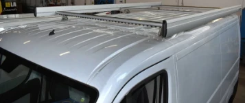 05_Barre portatutto con sistema Ultrasilent sul tetto di Boxer