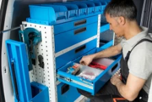 10_Cassetto con accessori tappetino antiscivolo e divisori metallici