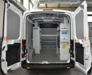 Allestimento Transit Ford 2014 sui due lati del vano di carico