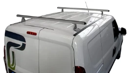 Barre portapacchi senza fermi laterali.