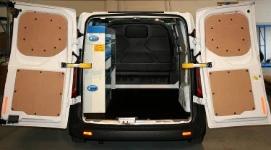 Custom con arredi per impresa di pulizie