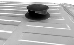 Estrattore eolico sul tetto del furgone