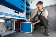 Fermavalige nel furgone attrezzato