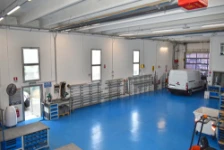 Foto interno centro allestimento furgoni a Milano