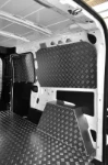 Modulo destro dell'allestimento Syncro Ultra nel NV250, con pannello portautensili e cassettiera