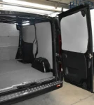 Modulo destro dell'allestimento Syncro Ultra nel NV250, con pannello portautensili e cassettiera