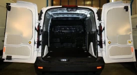 Rivestimento interno con pianale e pannellatura per NV250