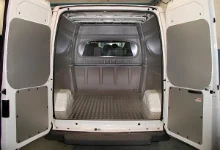 Rivestimento interno con pianale e pannellatura per NV250