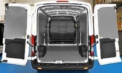Rivestimento interno con pianale e pannellatura per NV250