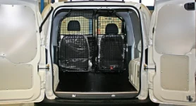 Rivestimento interno con pianale e pannellatura per NV250
