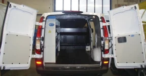 Rivestimento interno in legno e lamiera e portatutto per Jumpy