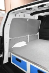 Rivestimento laterale e cassetti sottopianale nel Renault Kangoo