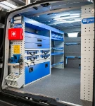 Scaffalatura con scomparti chiusi, valige, cassetti e portamorsa su Talento Fiat