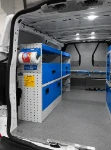 Scaffalatura del Transporter con ripiani, scomparti e cassetti