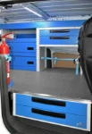 Modulo destro dell'allestimento Syncro Ultra nel NV250, con pannello portautensili e cassettiera