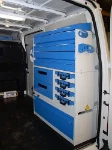 Modulo scaffalato Syncro Ultra nel NV250 con pannello portautensili e cassetti
