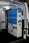 Scaffalature su furgone allestito da Syncro System per macchine per lavorazione lamiera